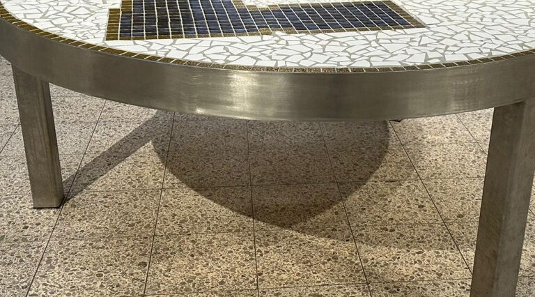 Unterbau für Rundtisch in der Aula